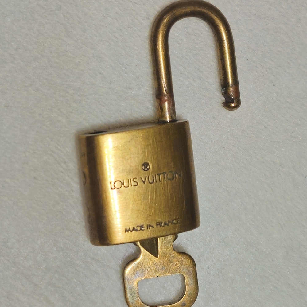 Authentic LV lock and Key - Picture 4 of 5